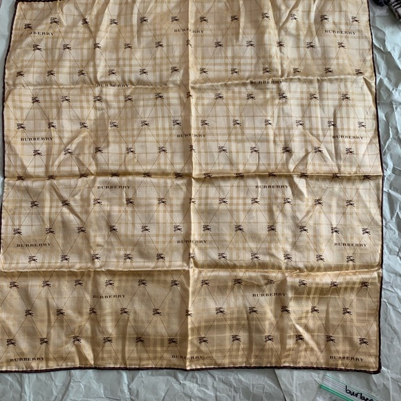 Burberry Checkered Scarf brandnew used store display #4 darker color in person - Picture 5 of 12